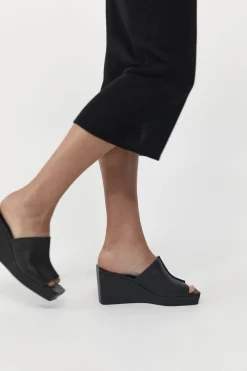 St. Agni Maria Wedge - Black