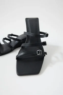 St. Agni Mini Ring Detail Wedge - Black