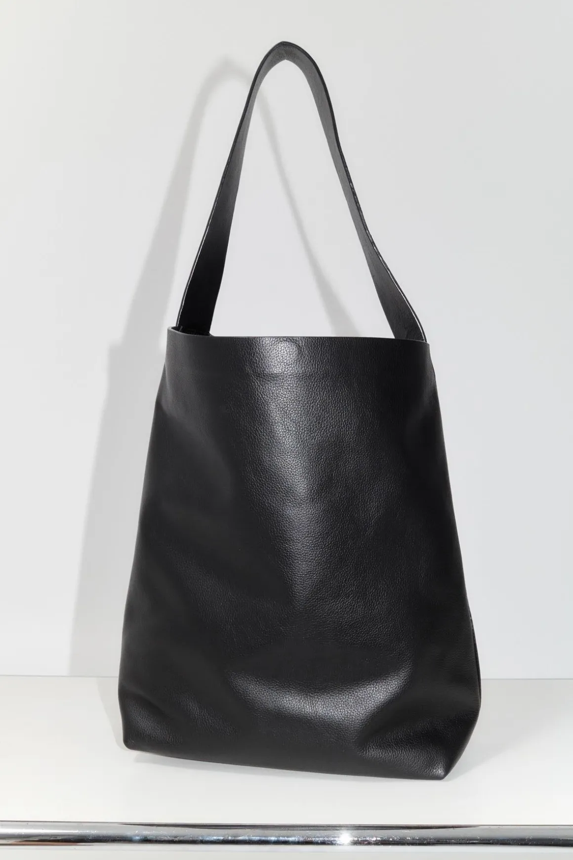 St. Agni Minimal Everyday Bag - Black