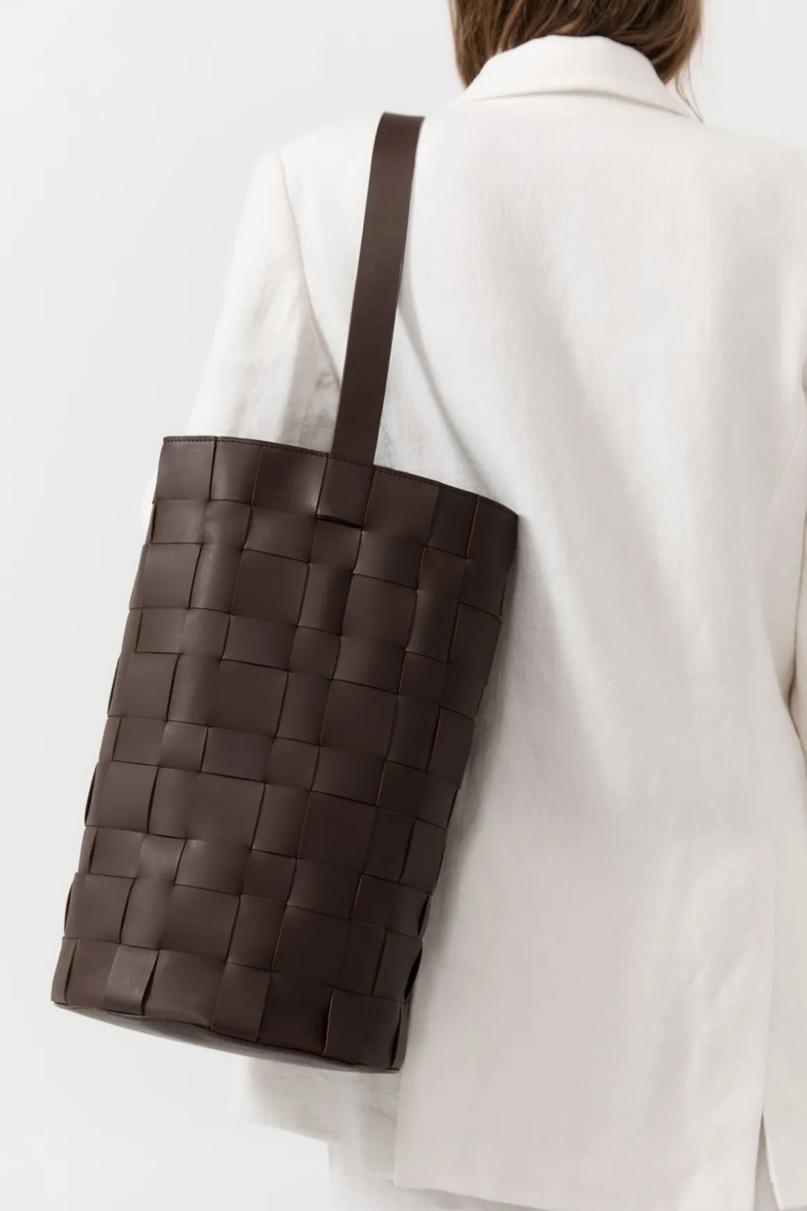 St. Agni Woven Bucket Bag - Chocolate